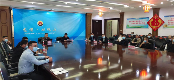 山東科技大學實用礦山壓力研究中心主任石永奎教授、郝建博士應(yīng)邀赴龍煤雙鴨山礦業(yè)集團進行技術(shù)交流
